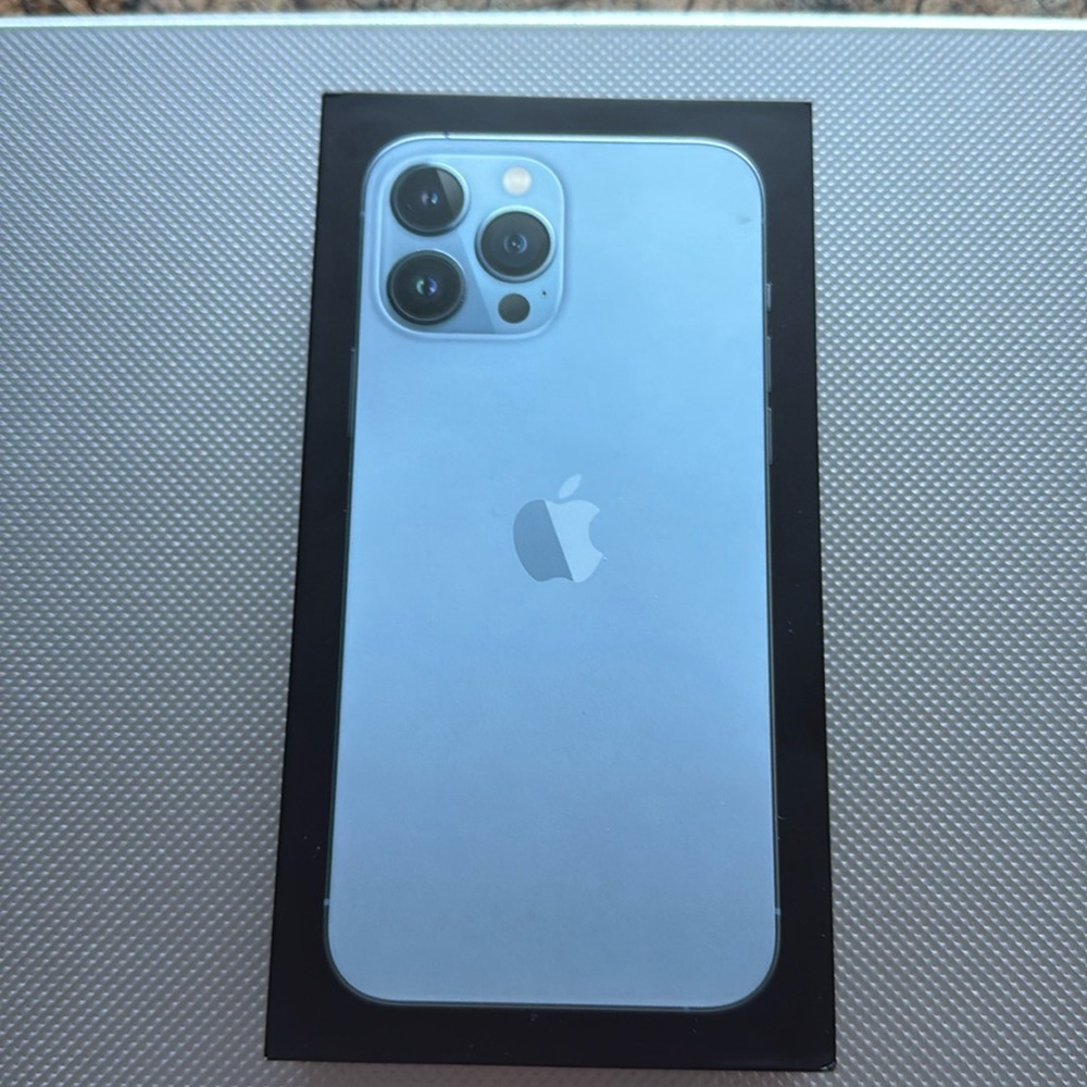 iPhone 13 Pro Max empty box